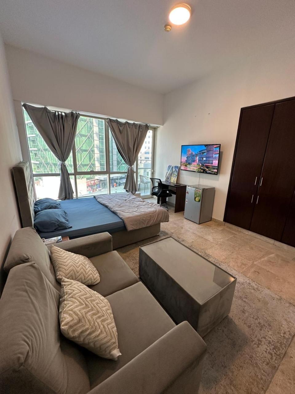 Marina Comfort With Bath Inside Homestay Dubai